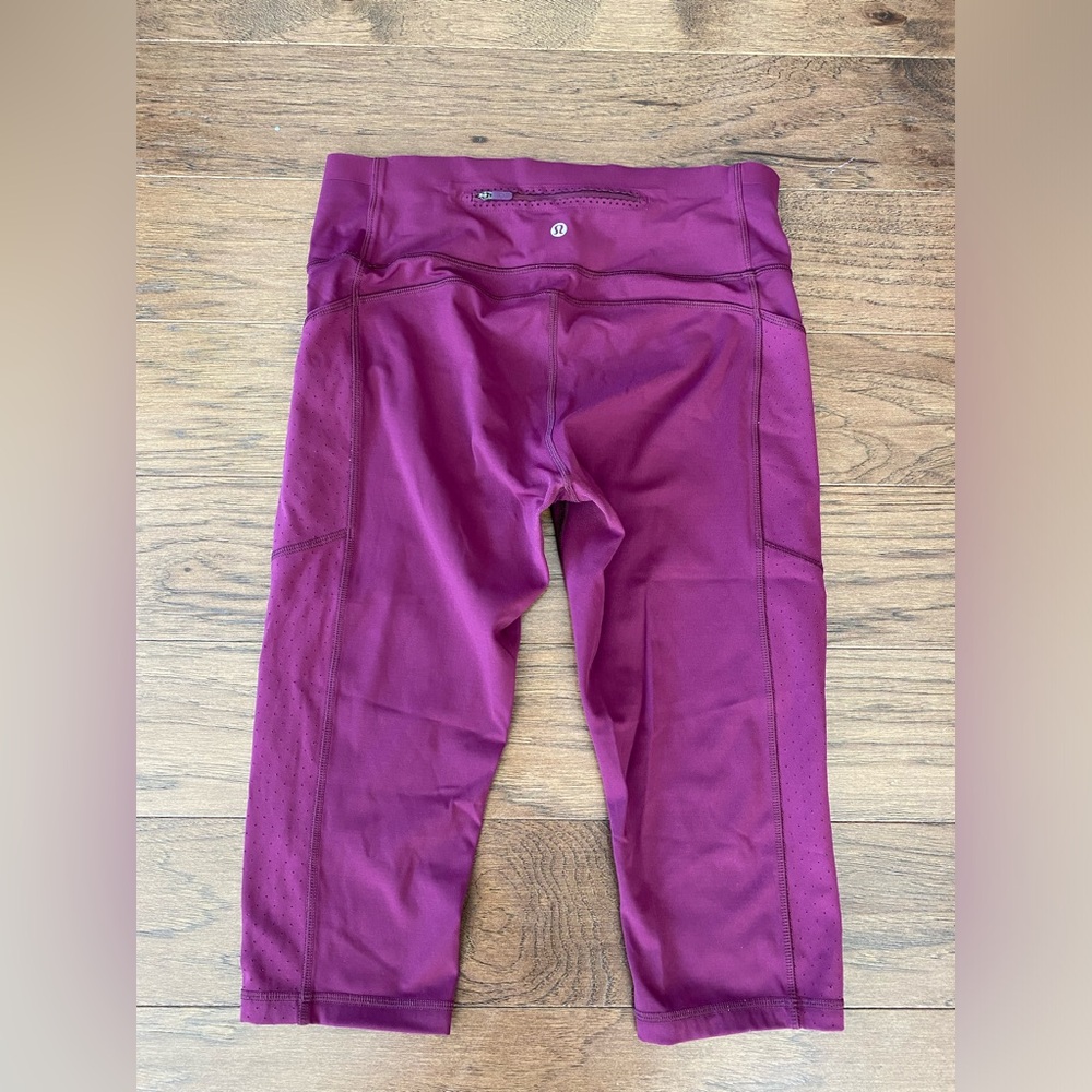 Lululemon Magenta workout capri pants